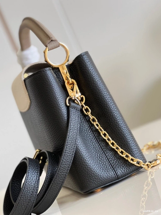 WIS LOUIS CAPUCINES MM VUITTON 0826